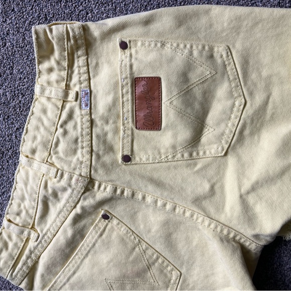 Urban Outfitters Light Yellow Shorts - Picture 3 of 4